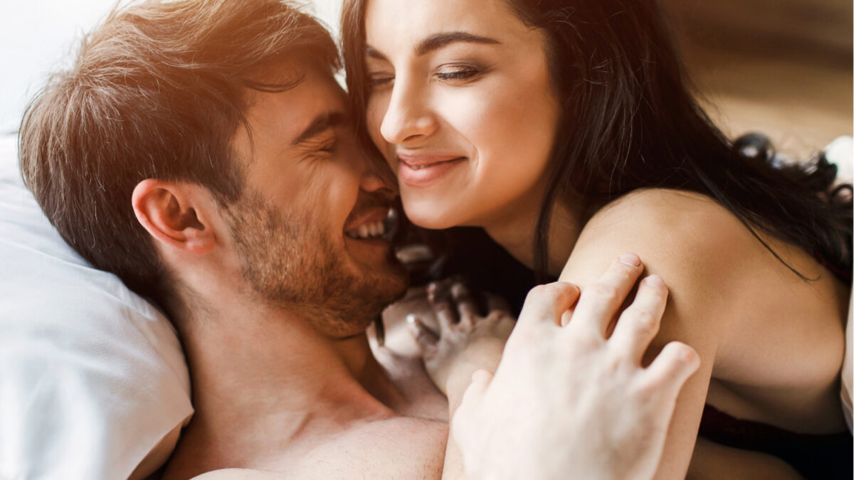 ASMR Sex: Mit diesem Sex-Trend zum Höhepunkt flüstern