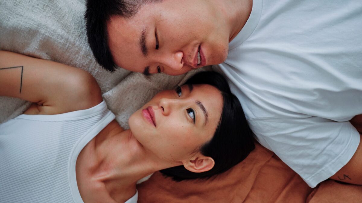 Wie verhält sich ein Mann der fremdgeht Die häufigsten Warnsignale