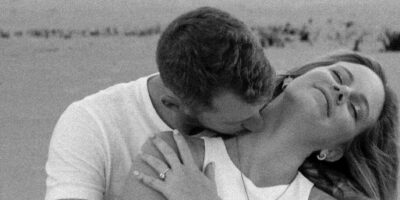 Kuss auf den Hals die erregende erogene Zone beim Küssen