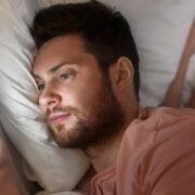 Er schreibt mit anderen und lügt mich an Zwischen Liebe, Misstrauen und einem verletzten Herzen